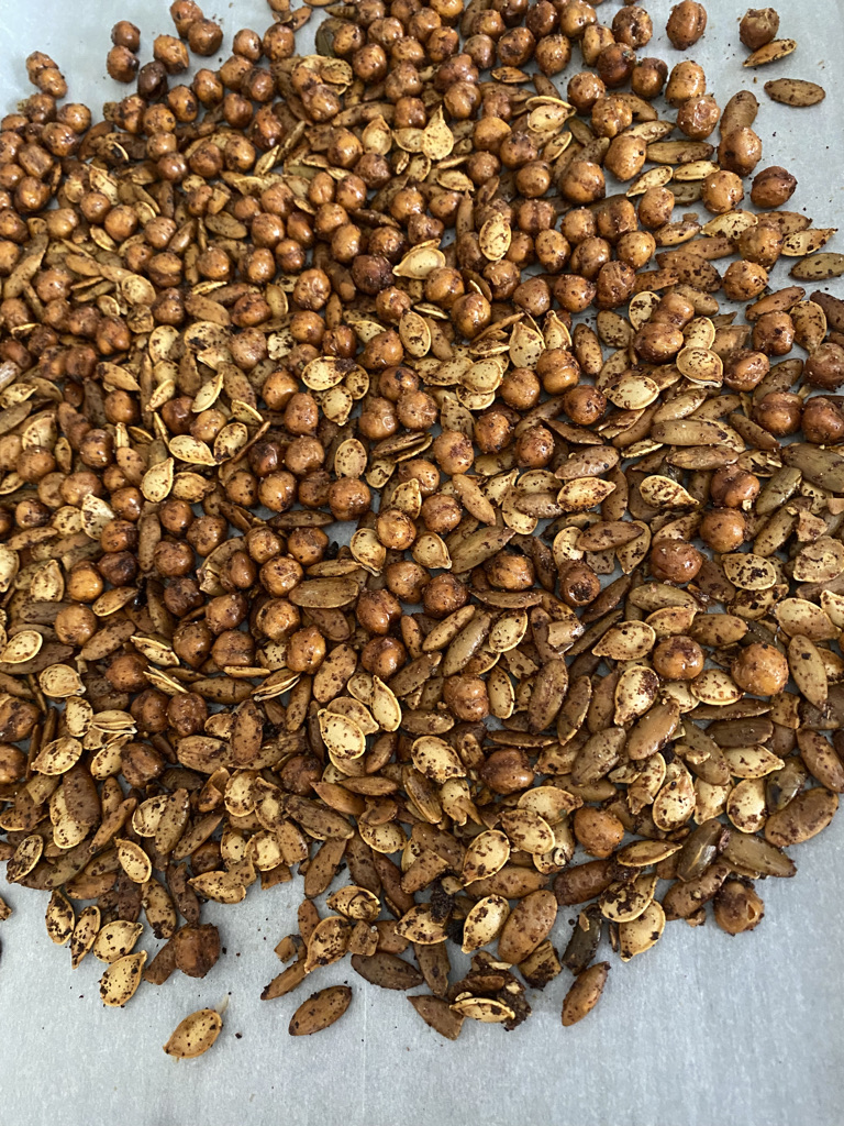 Spicy chickpeas and seeds