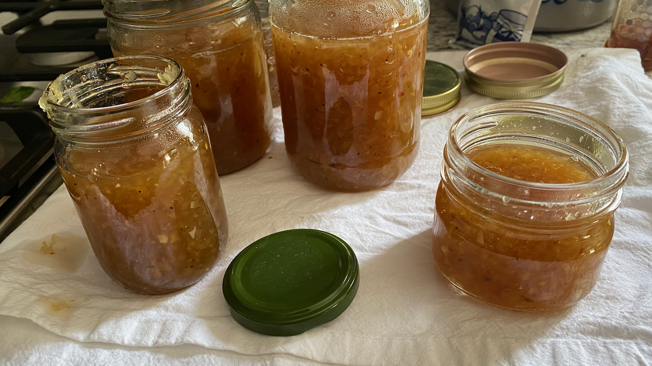 Spicy and sweet onion marmalade
